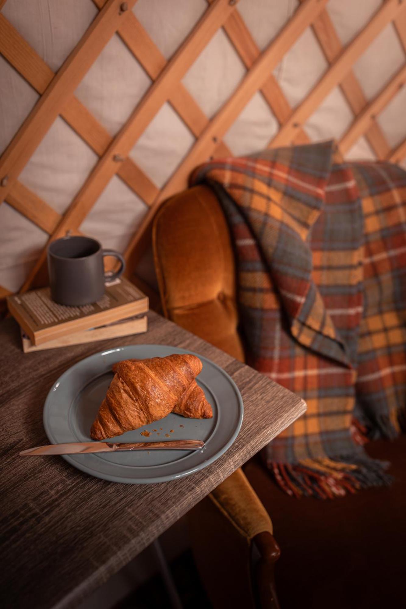 Gilfach Gower Farm Luxury Yurt With Hot Tub Hotel Ammanford Eksteriør billede